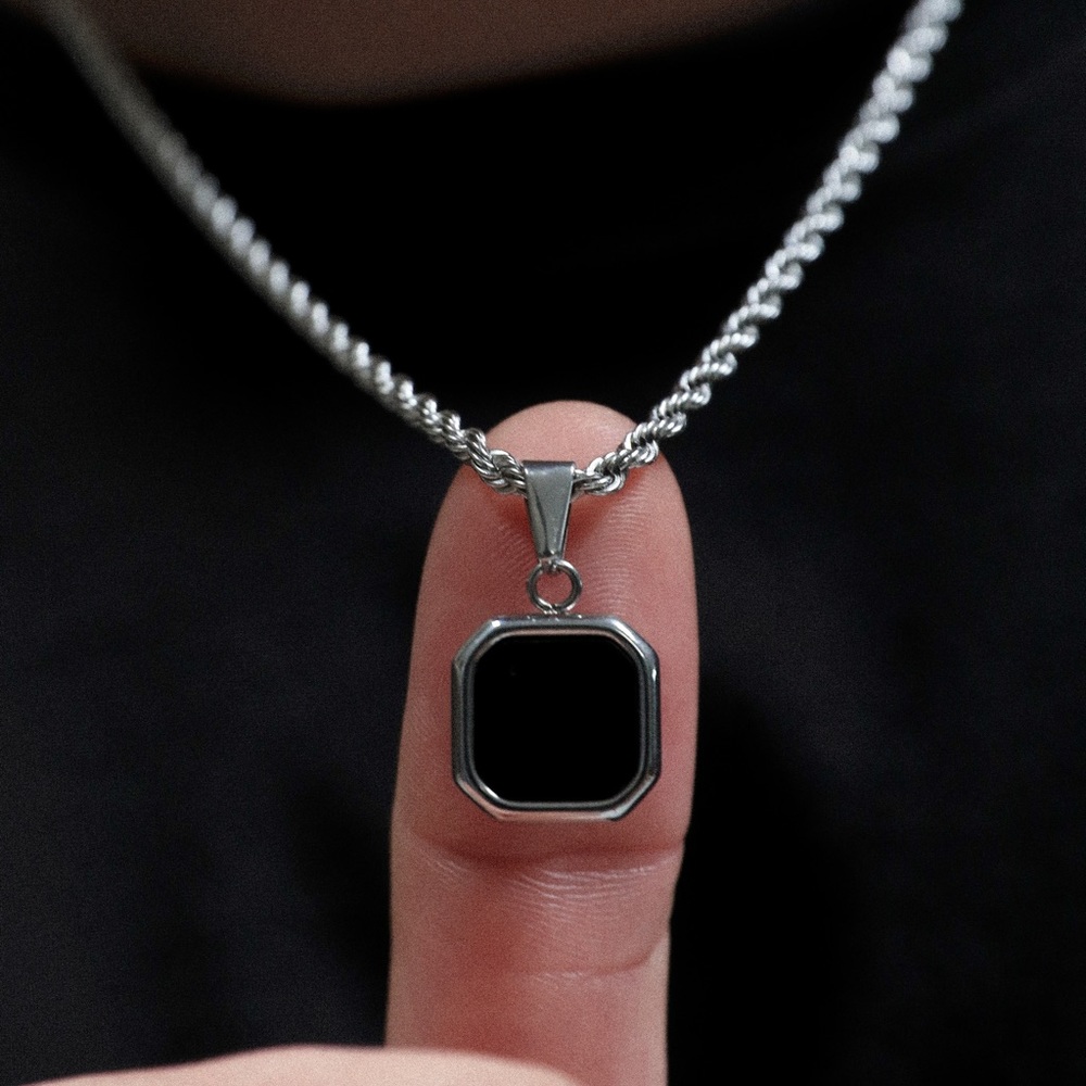 18k Silver Onyx Pendant Necklace